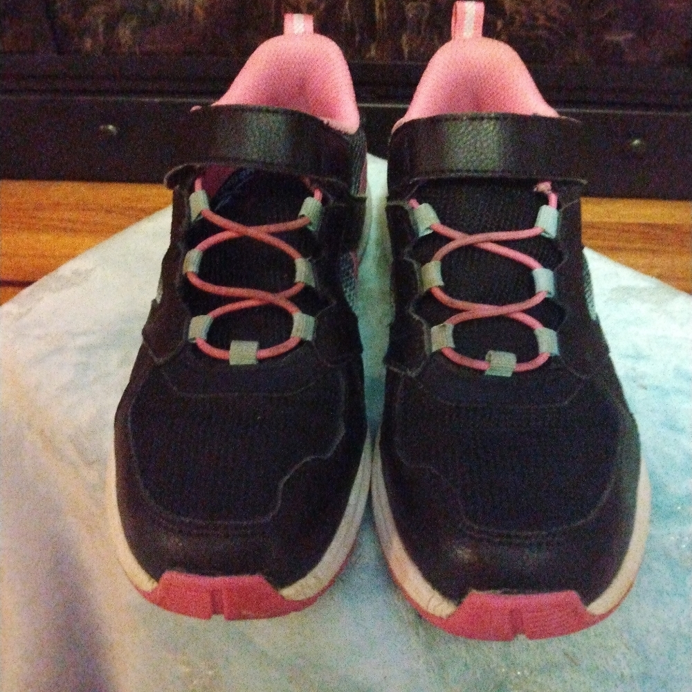 Size 3 little girl's Reebok